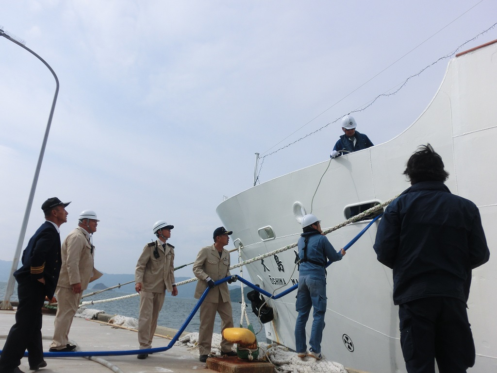 練習船「弓削丸」を活用し、大島商船高専及び周防大島町に生活用水を提供しました 国立弓削商船高等専門学校 